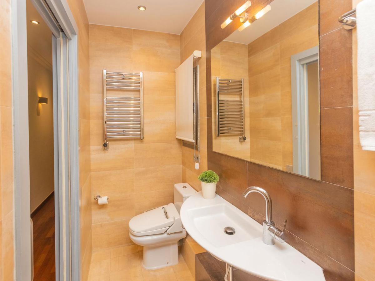 Apartment Centro- Passeig De Gracia - Casa Batllo By Interhome Барселона Екстериор снимка